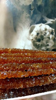 نبات قهوه ای تهیه شده از نیشکر