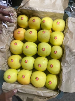 سیب زرد و قرمز